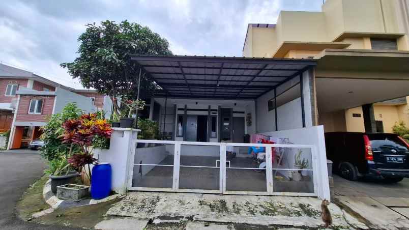 dijual rumah komplek ciwaruga