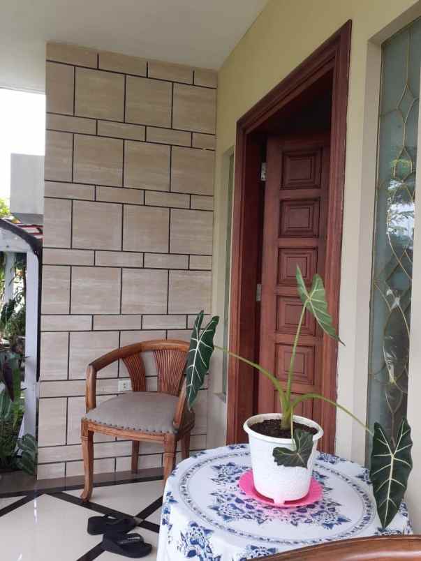 dijual rumah komplek graha puspa