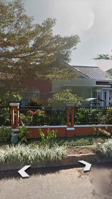 dijual rumah komplek graha puspa