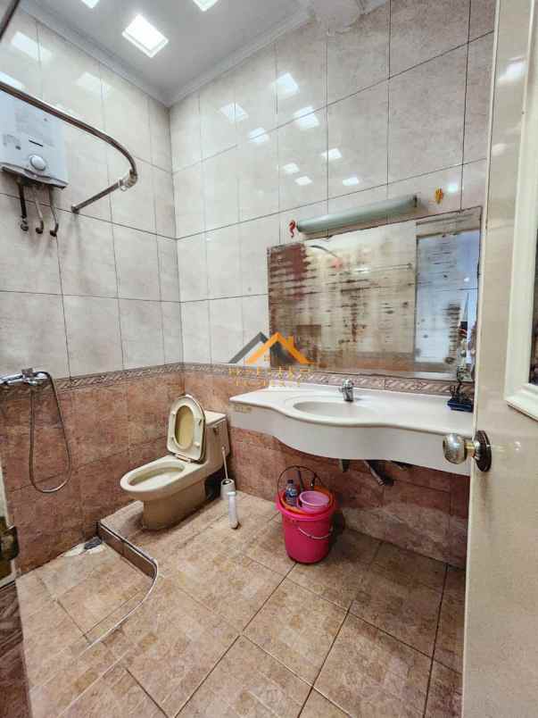 dijual rumah komplek griya riatur jl t