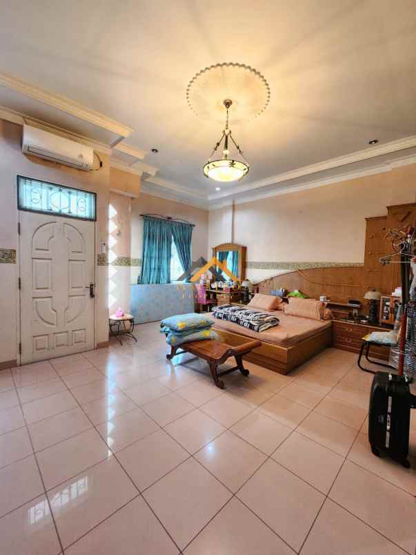 dijual rumah komplek griya riatur jl t