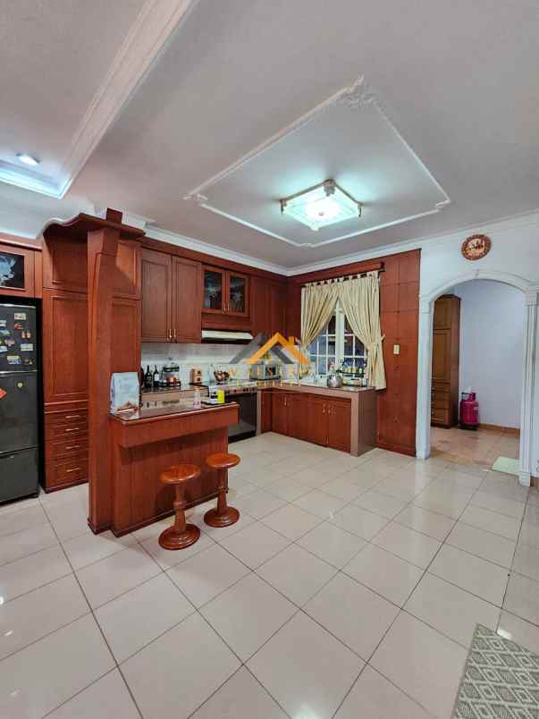 dijual rumah komplek griya riatur jl t