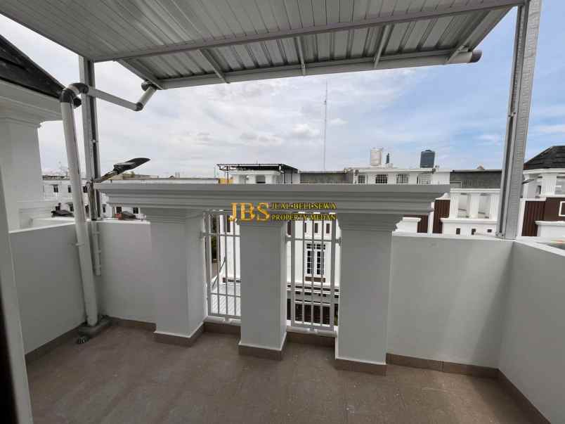 dijual rumah komplek mentari starlight