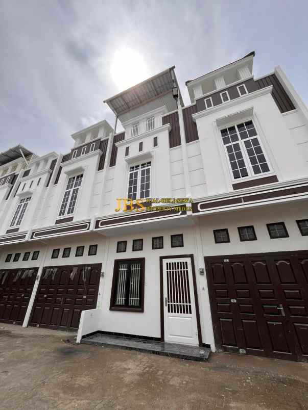dijual rumah komplek mentari starlight