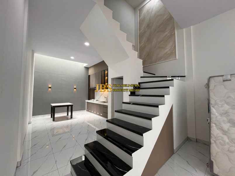 dijual rumah komplek mentari starlight