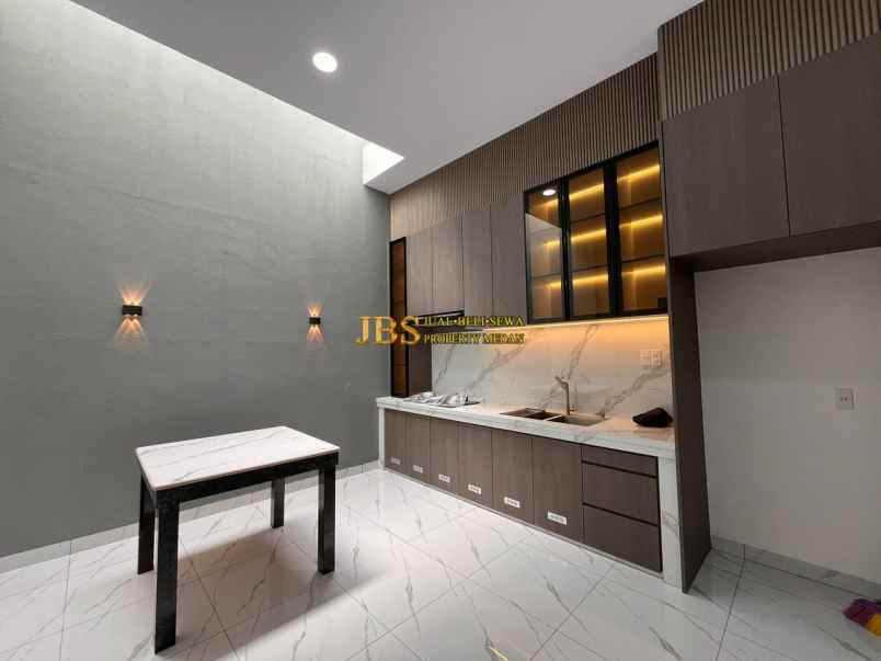 dijual rumah komplek mentari starlight