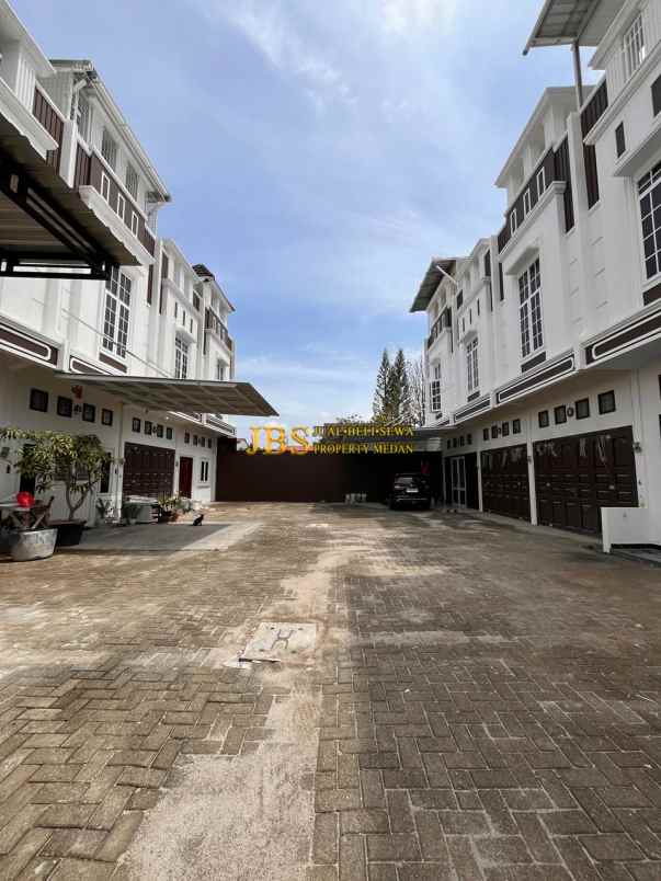 dijual rumah komplek mentari starlight