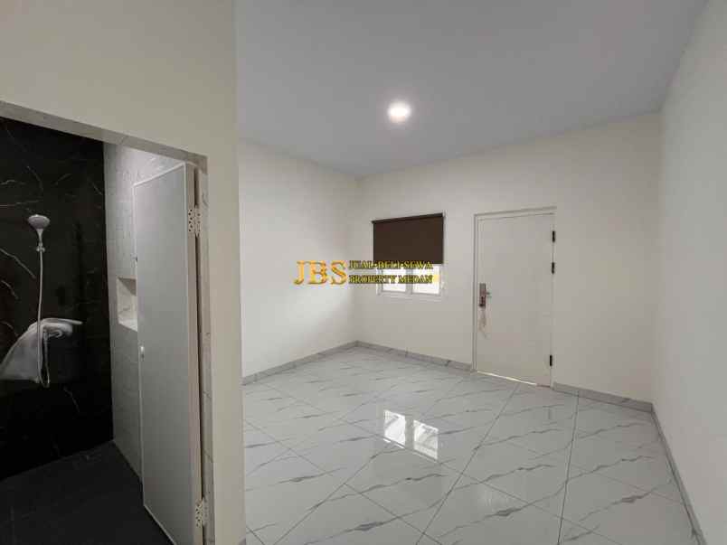 dijual rumah komplek mentari starlight