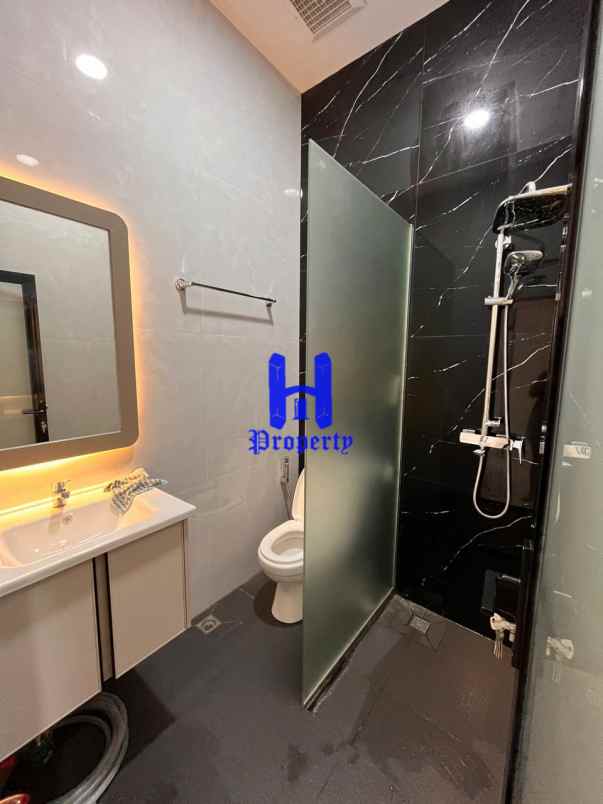 dijual rumah komplek mentari starlight