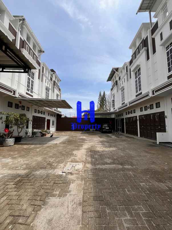 dijual rumah komplek mentari starlight