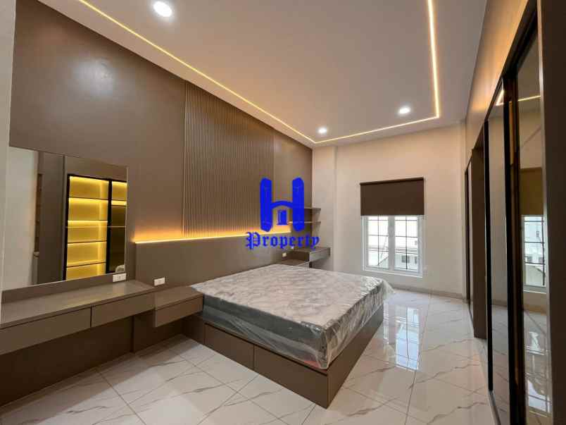 dijual rumah komplek mentari starlight