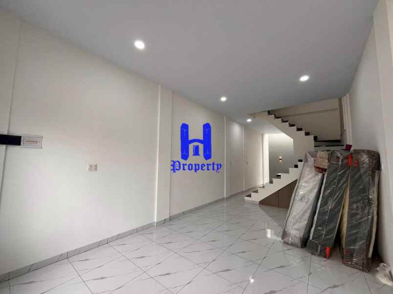 dijual rumah komplek mentari starlight