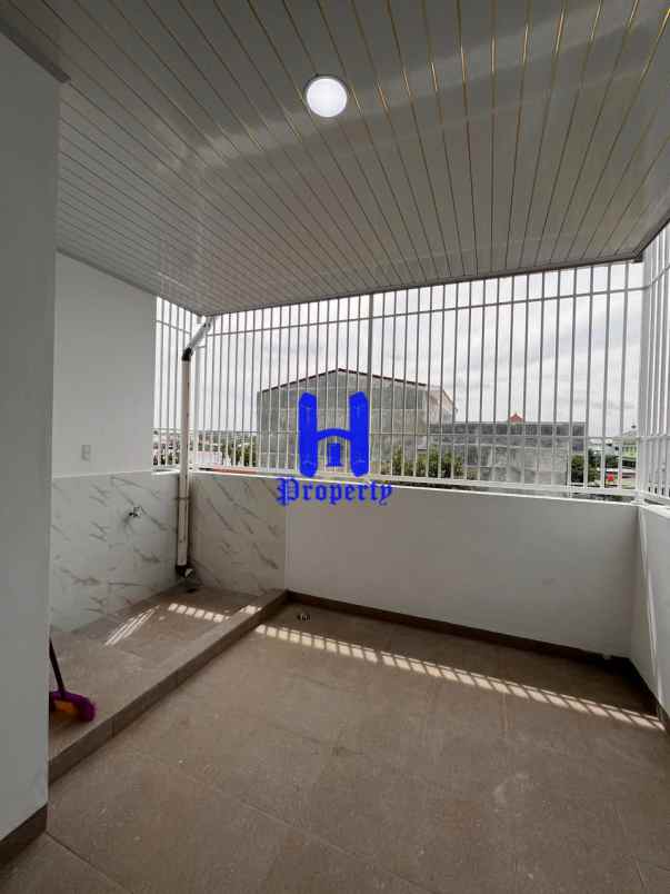 dijual rumah komplek mentari starlight