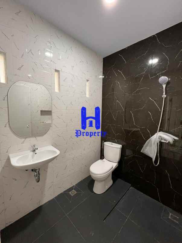 dijual rumah komplek mentari starlight