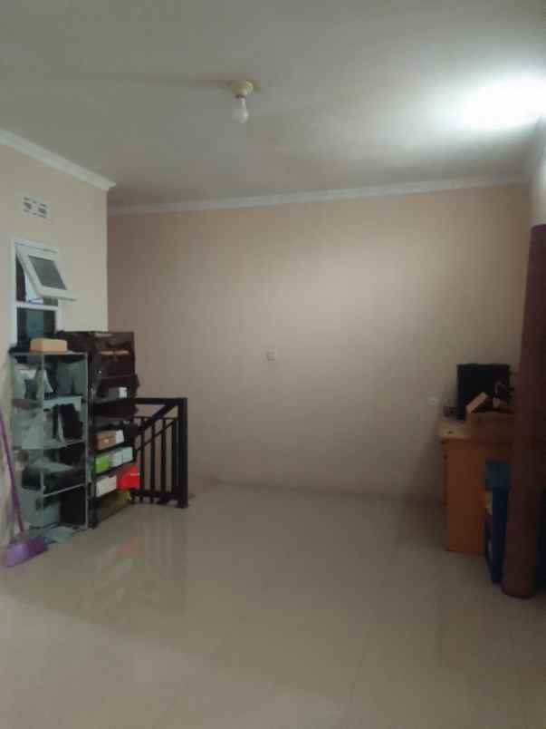 dijual rumah komplek pakusarakan cipageran