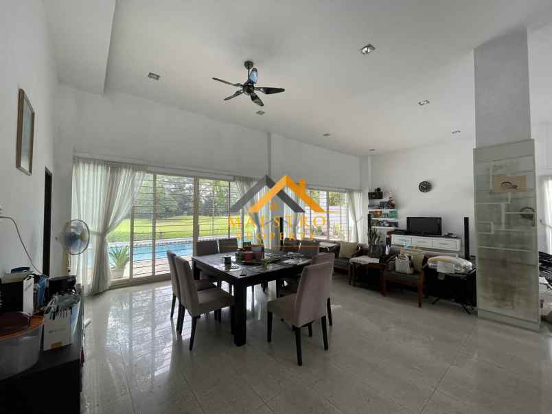 dijual rumah komplek royal sumatra