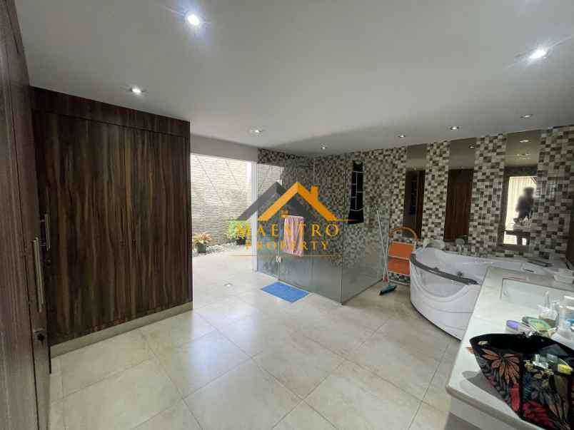 dijual rumah komplek royal sumatra