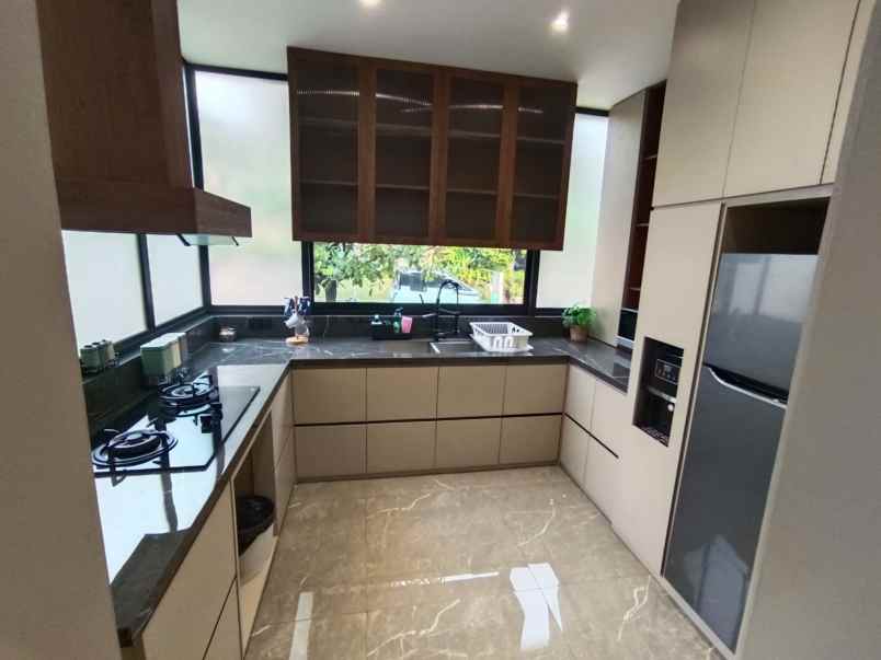 dijual rumah kota baru parahyangab