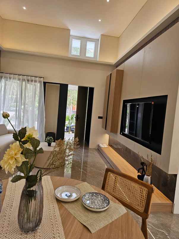 dijual rumah kota baru parahyangab