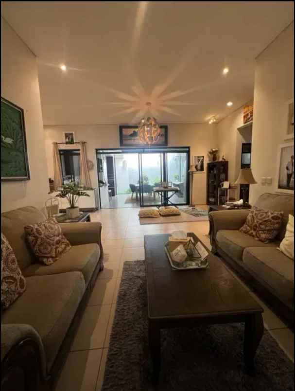 dijual rumah kota baru parahyangan