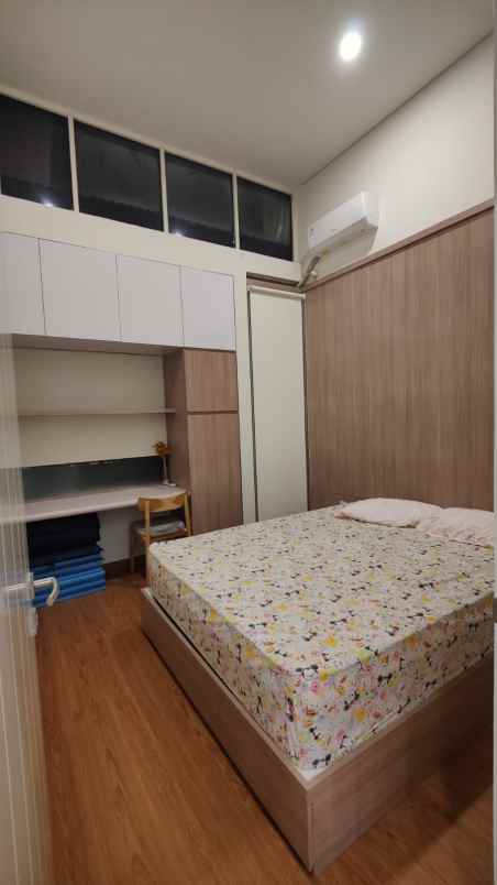 dijual rumah kota baru parahyangan