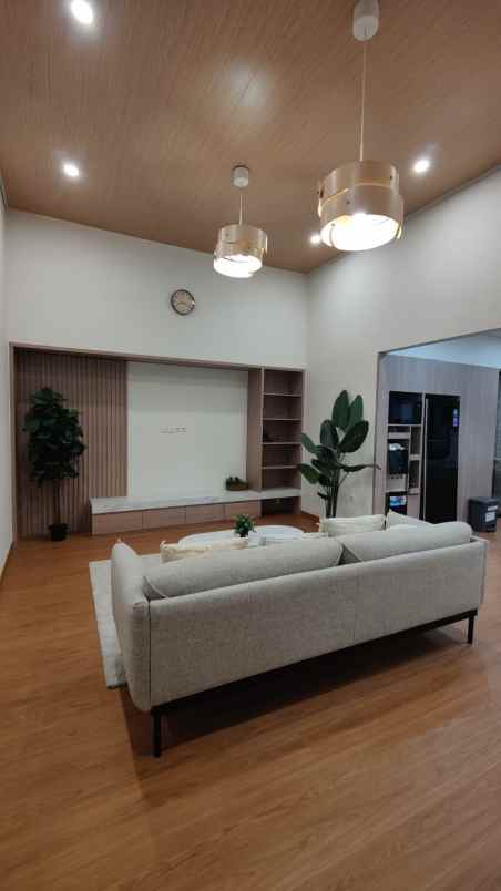 dijual rumah kota baru parahyangan