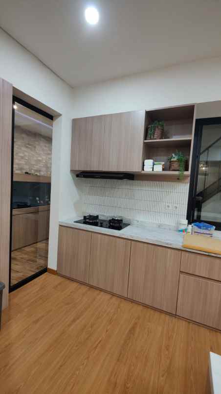 dijual rumah kota baru parahyangan