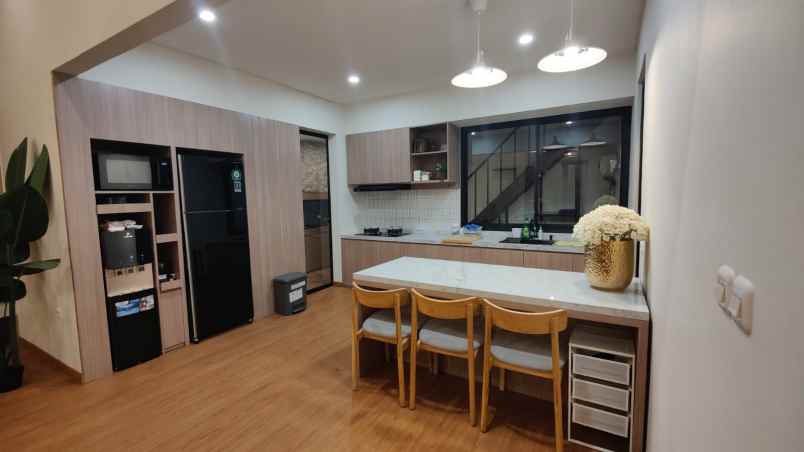 dijual rumah kota baru parahyangan