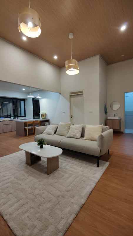 dijual rumah kota baru parahyangan