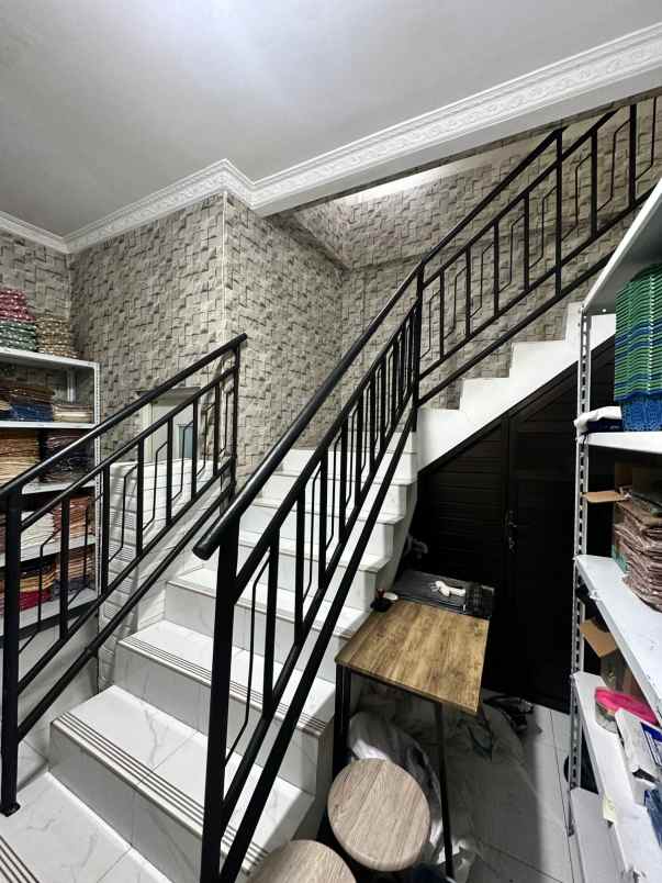 dijual rumah krukut