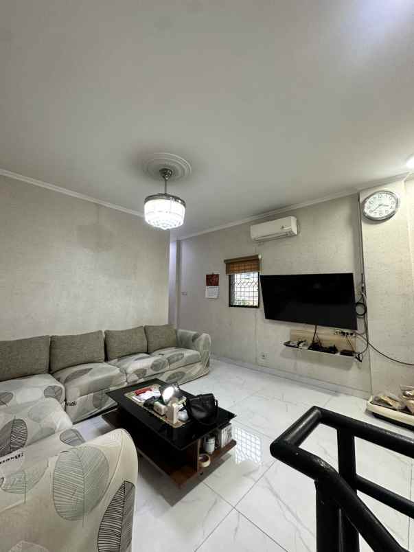 dijual rumah krukut
