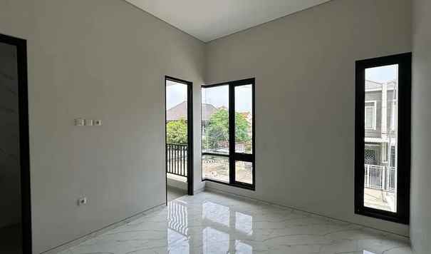 dijual rumah kutisari indah utara