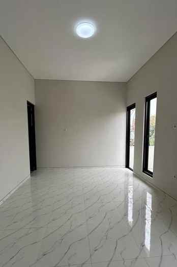 dijual rumah kutisari indah utara