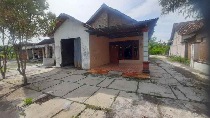 dijual rumah lokasi strategis