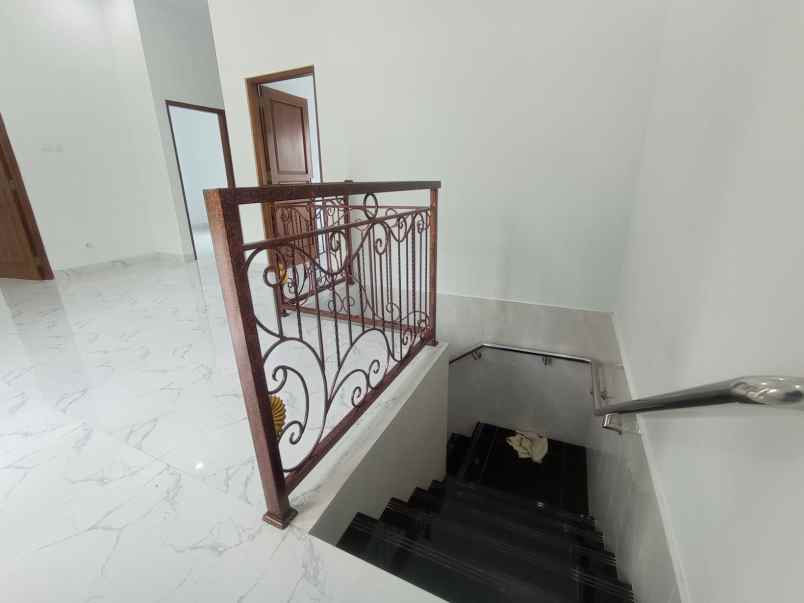 dijual rumah maguwoharjo depok sleman