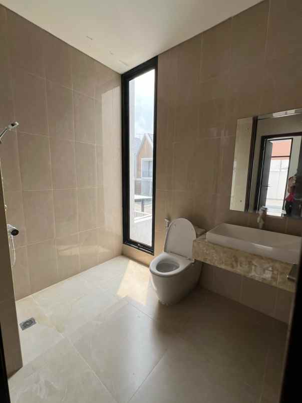 dijual rumah mahogany residence