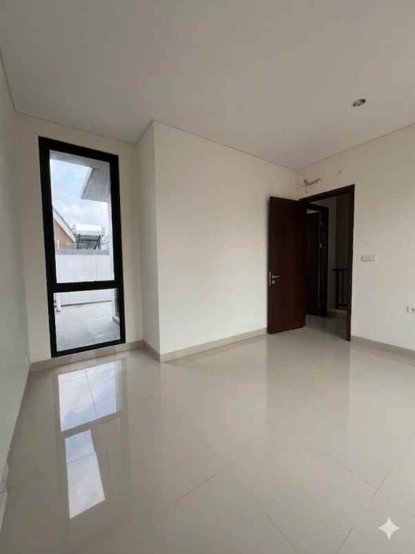 dijual rumah mahogany residence