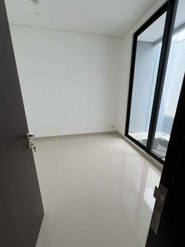 dijual rumah mahogany residence