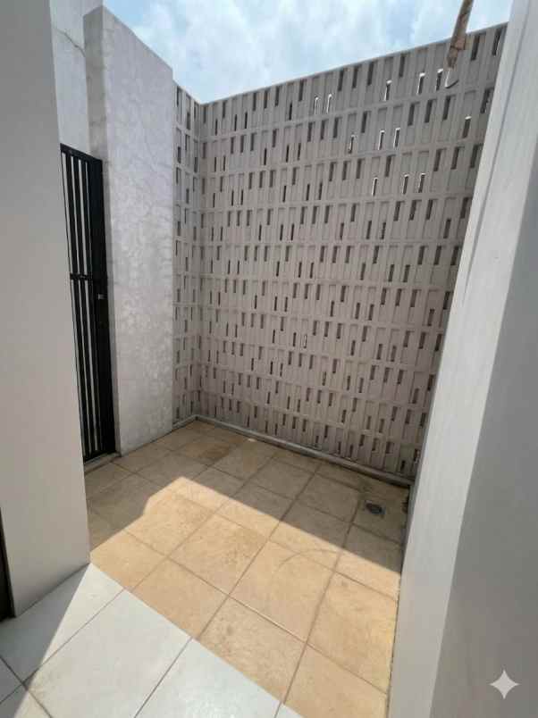 dijual rumah mahogany residence