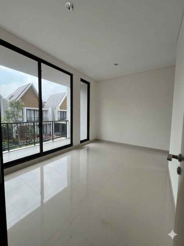 dijual rumah mahogany residence