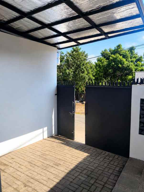 dijual rumah mainroad arcamanik