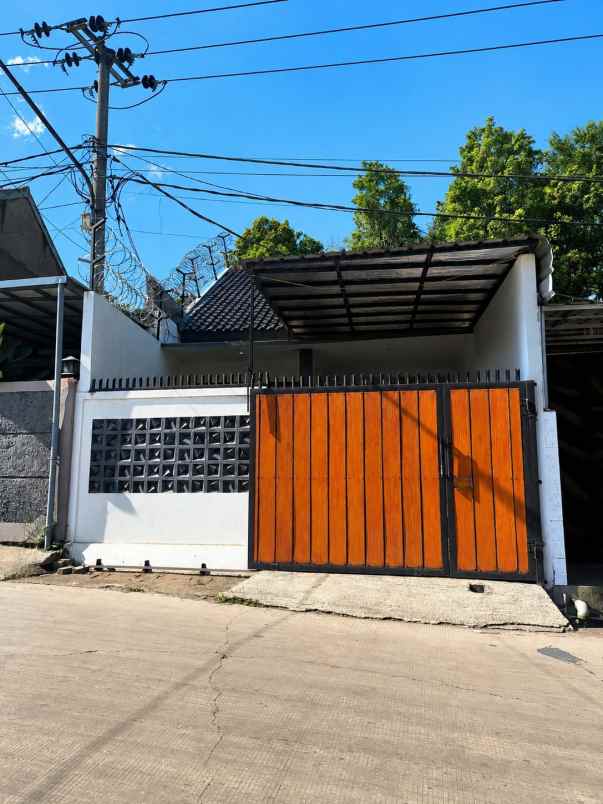 dijual rumah mainroad arcamanik
