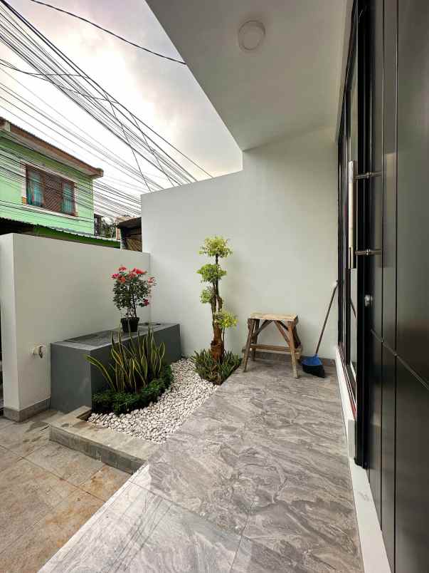 dijual rumah mampang