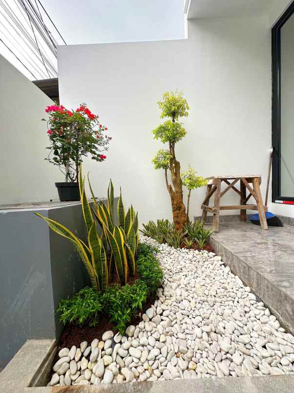 dijual rumah mampang