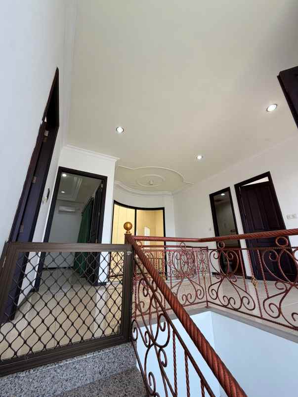 dijual rumah manyar kertoadi