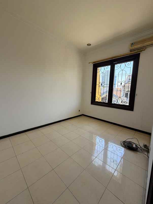 dijual rumah manyar kertoadi