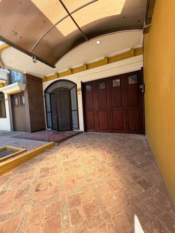 dijual rumah manyar kertoadi
