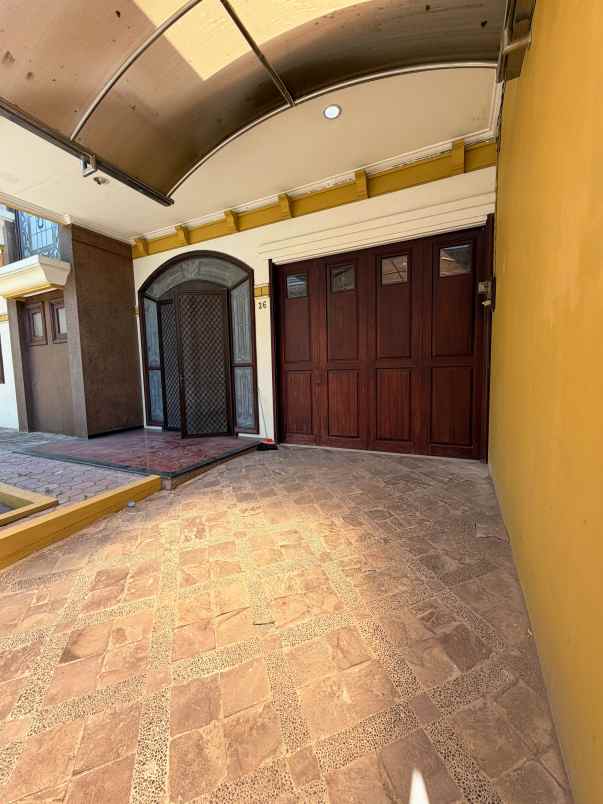 dijual rumah manyar kertoadi