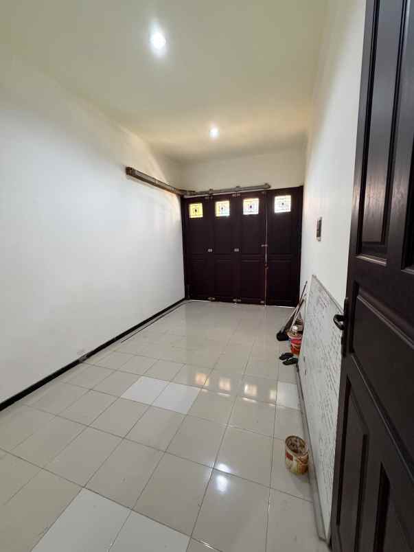dijual rumah manyar kertoadi