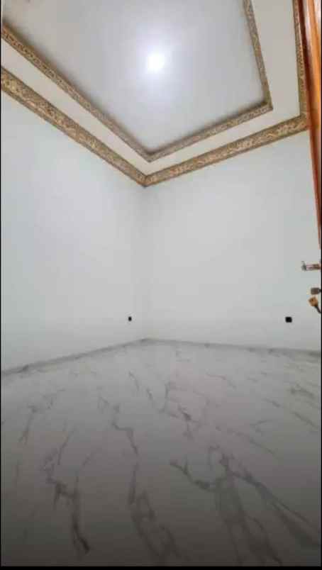 dijual rumah manyar rejo